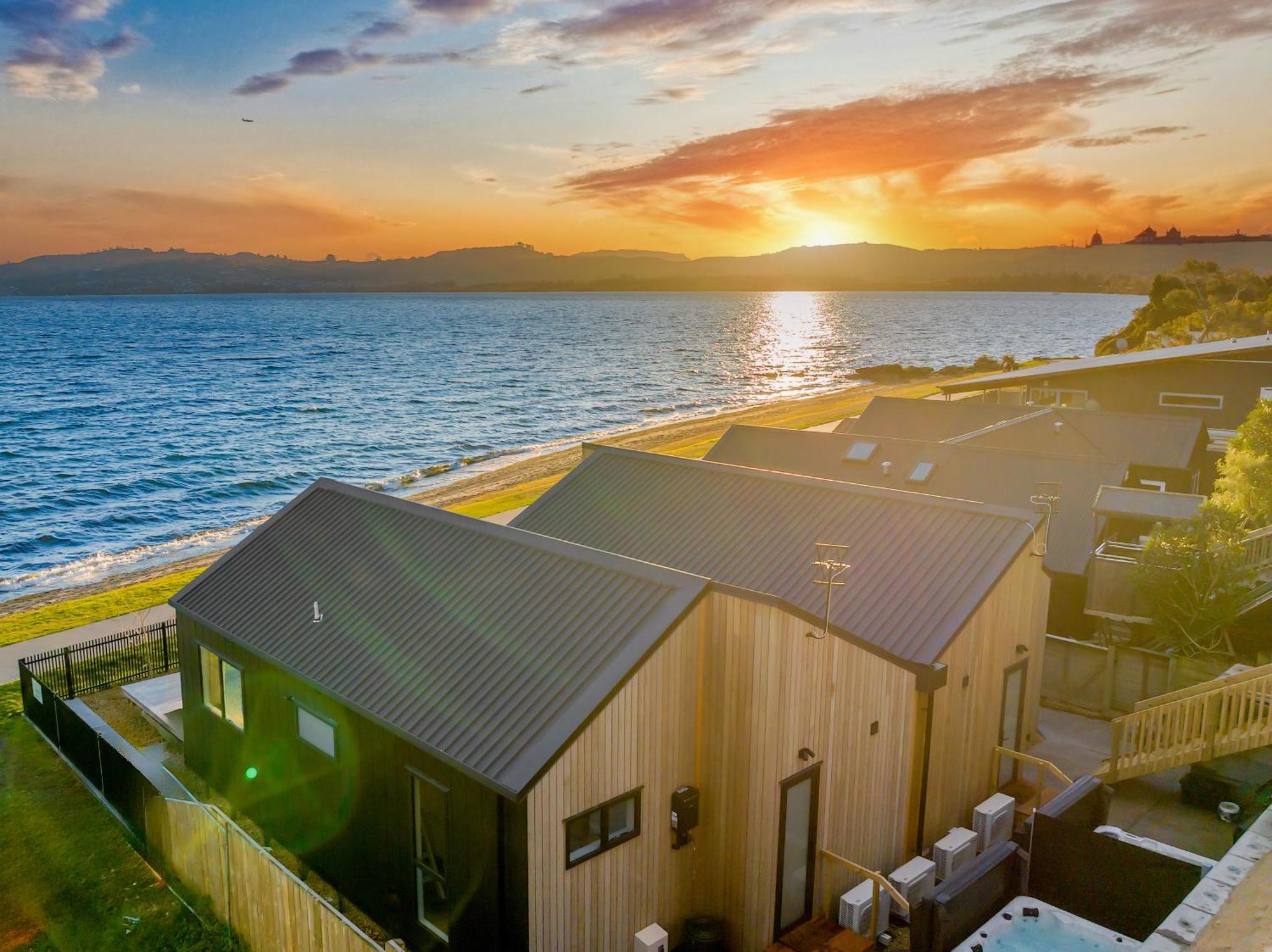 Brand New Lake Front Homes Spa Pool Taupo Exterior foto